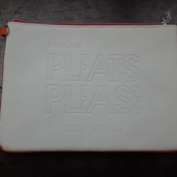 Issey Miyake Pleats Please Cosmetic Case w/charm - Picture 1 of 4
